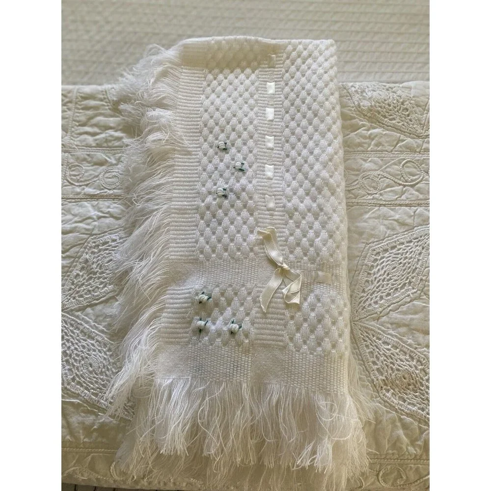 Vintage Carson Pirie Scott White Embroidered Baby Blanket 38‎ x 42 Spain Acrylic